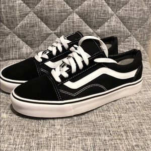 Old skool black stripe vans